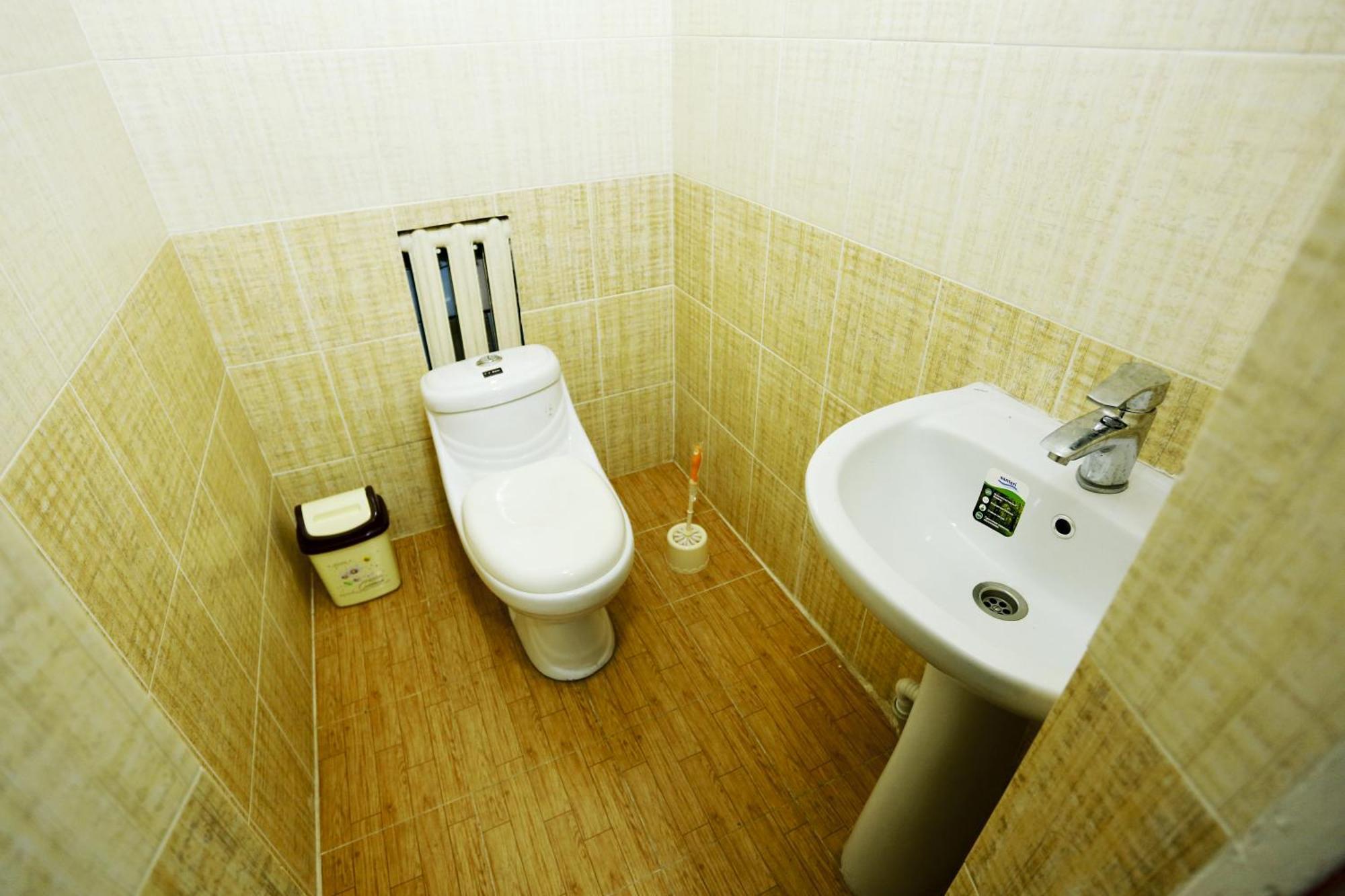 Interhouse Karakol Hostel Εξωτερικό φωτογραφία